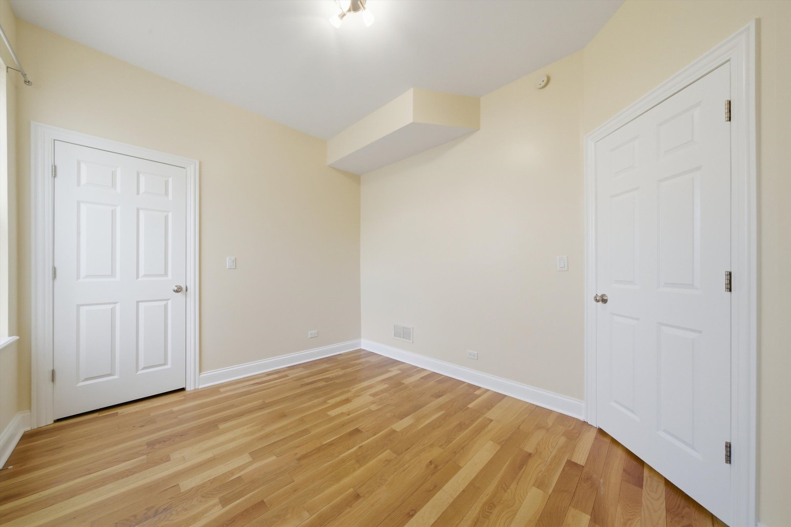 4742 N Sawyer Avenue Unit: 2