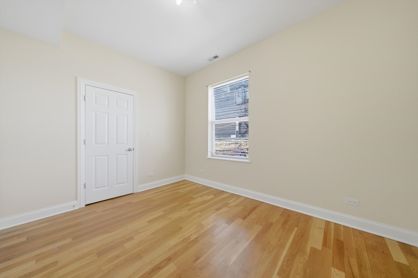 4742 N Sawyer Avenue Unit: 2