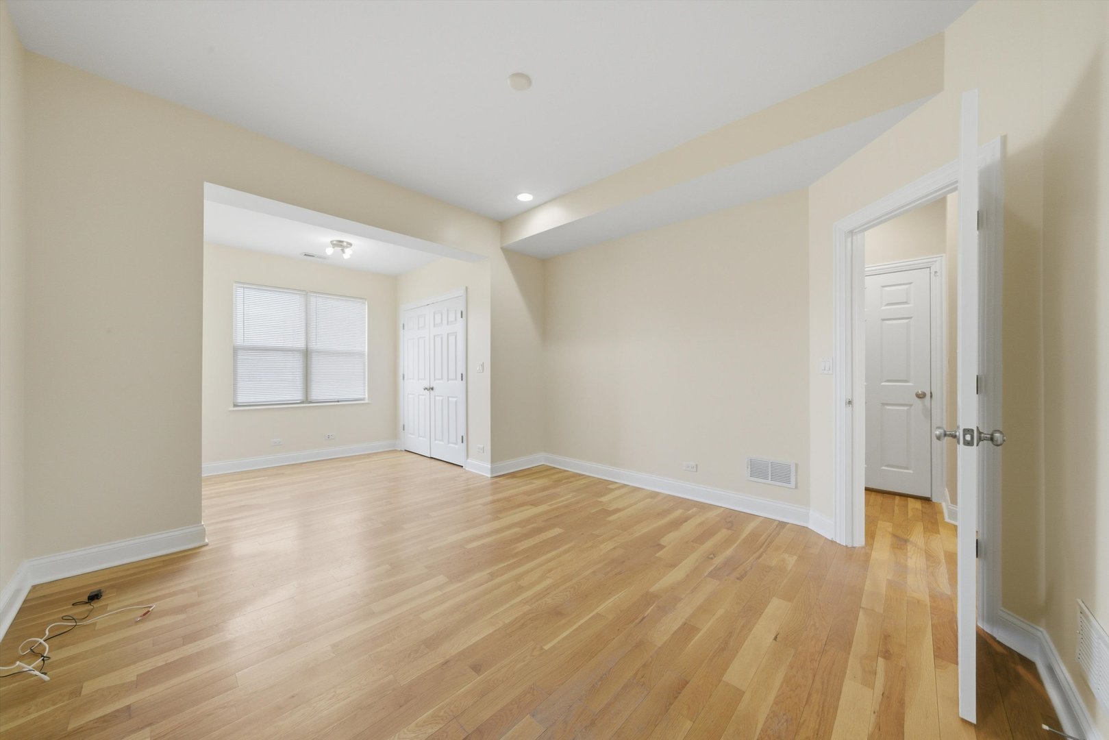 4742 N Sawyer Avenue Unit: 2