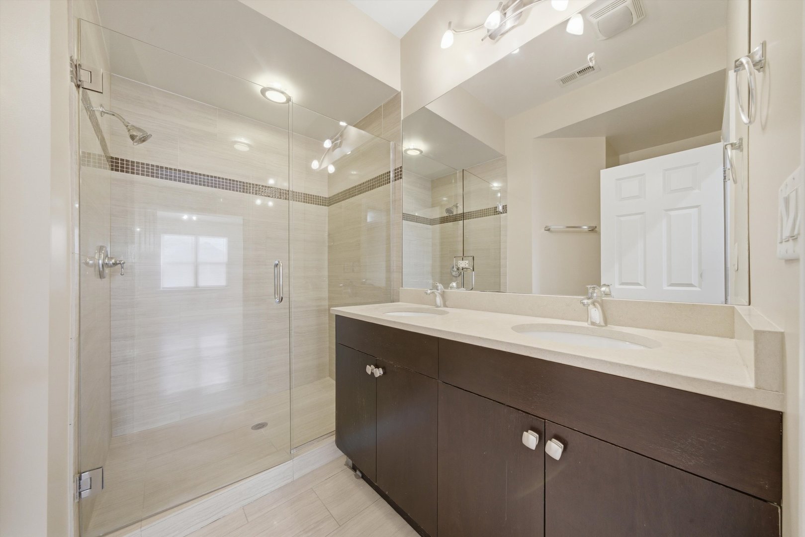 4742 N Sawyer Avenue Unit: 2