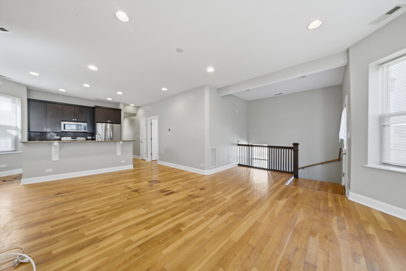 4742 N Sawyer Avenue Unit: 2