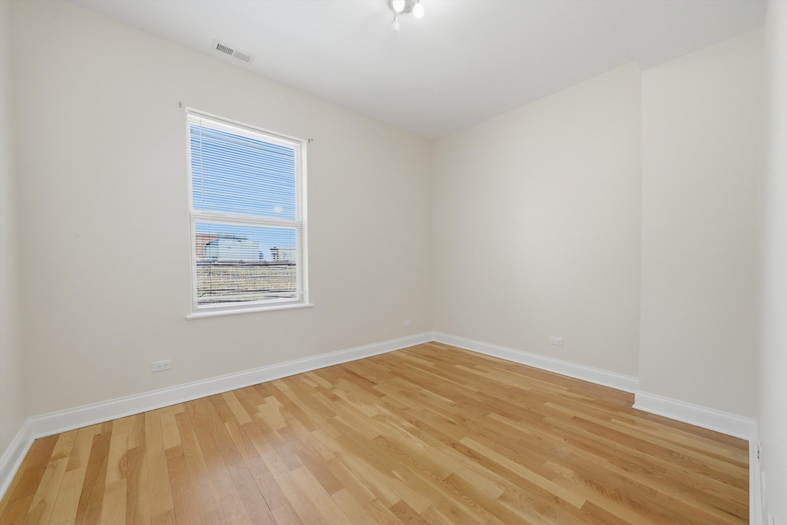 4742 N Sawyer Avenue Unit: 2