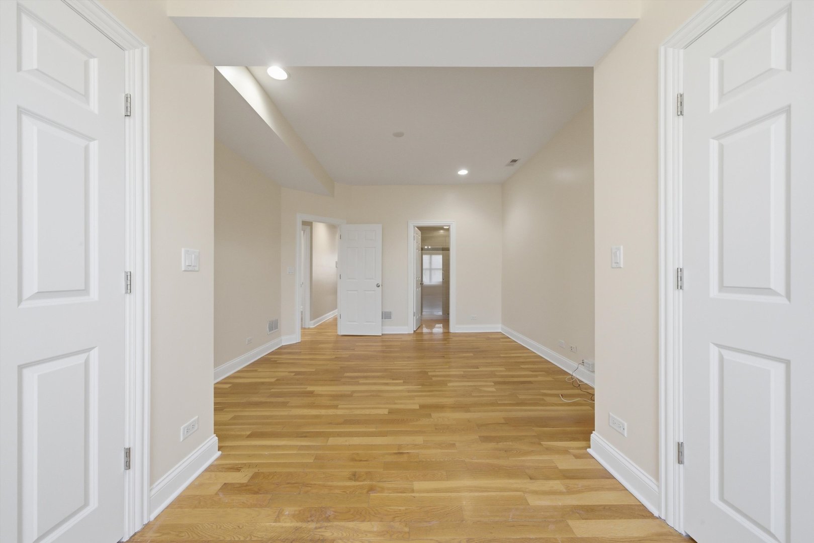 4742 N Sawyer Avenue Unit: 2