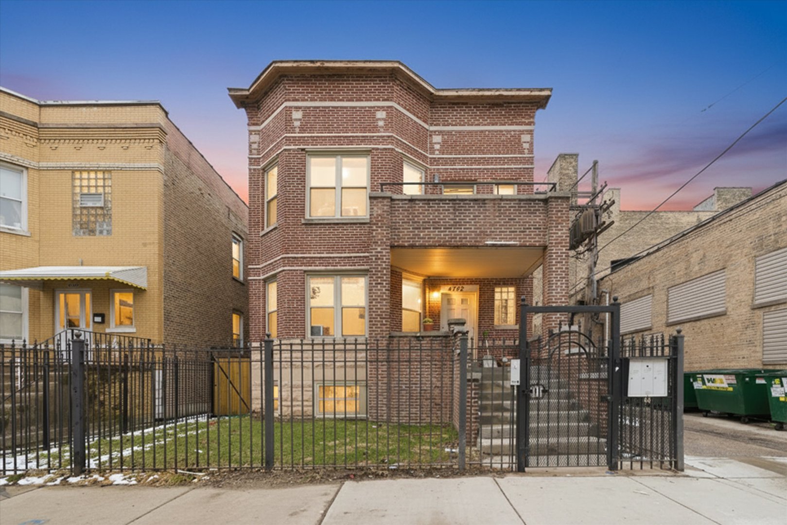 4742 N Sawyer Avenue Unit: 2