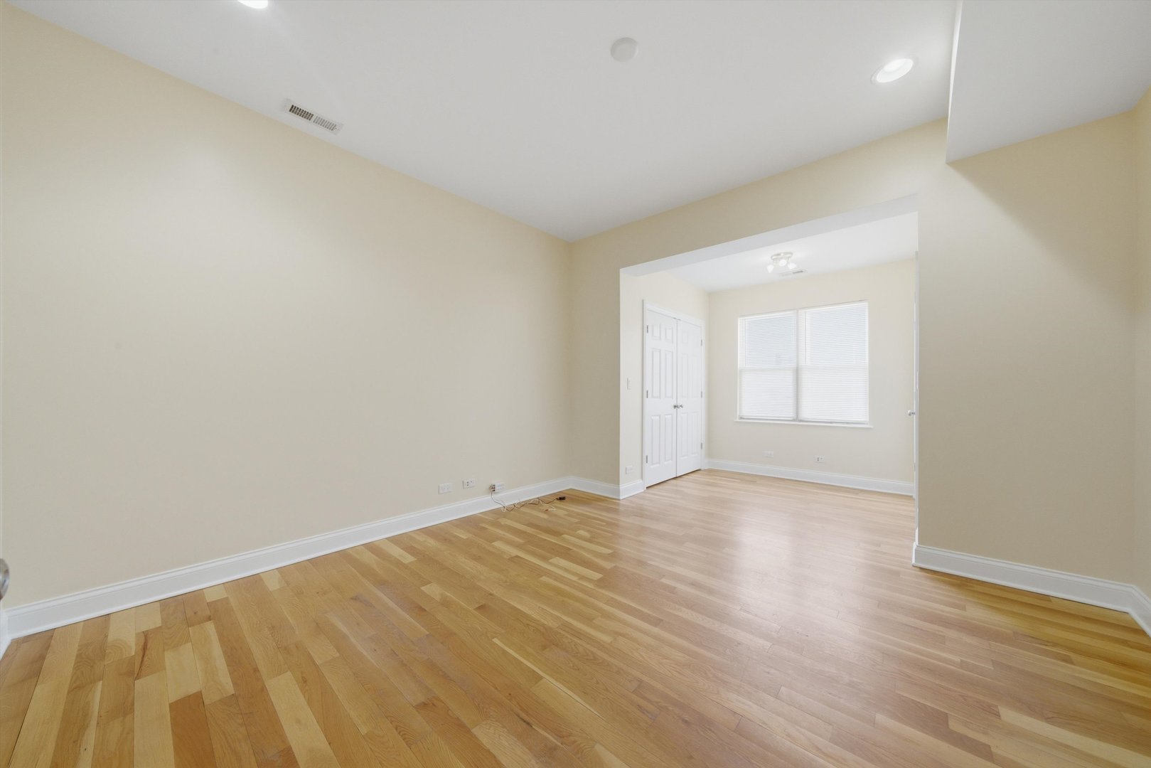 4742 N Sawyer Avenue Unit: 2