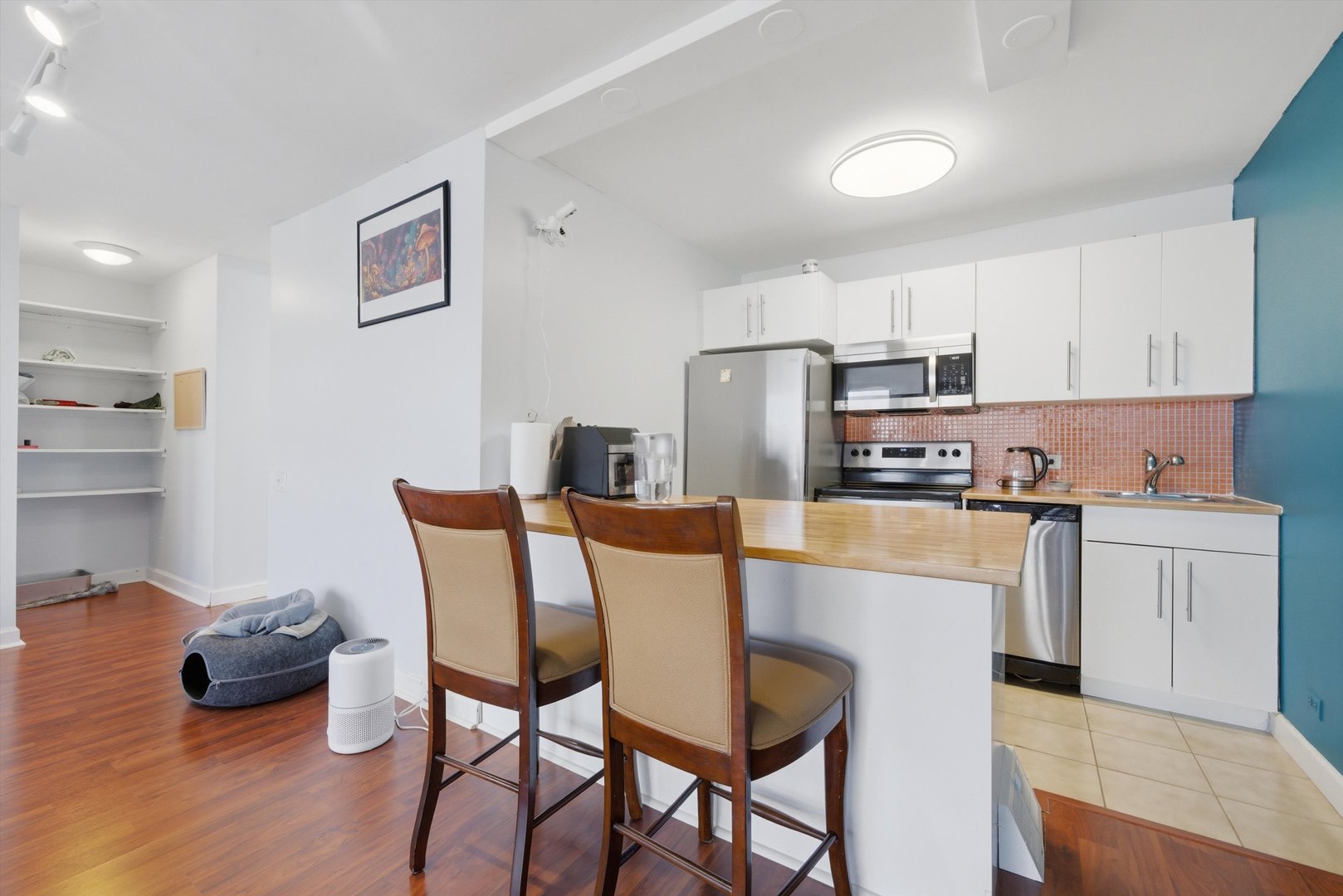 4343 N CLARENDON Avenue Unit: 613