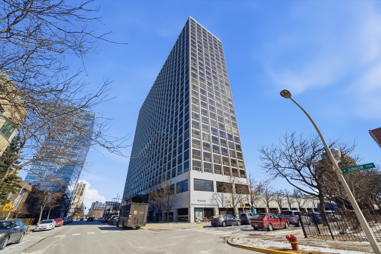 4343 N CLARENDON Avenue Unit: 613