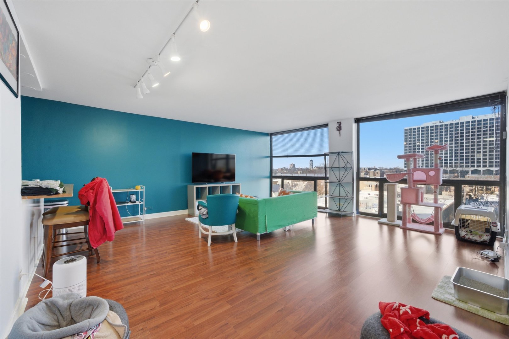 4343 N CLARENDON Avenue Unit: 613