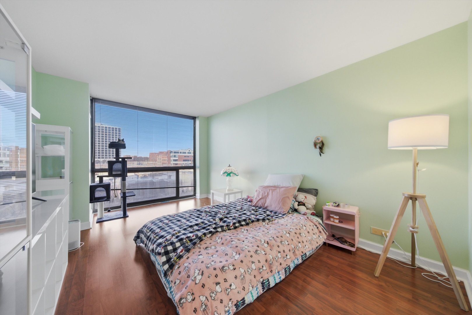 4343 N CLARENDON Avenue Unit: 613