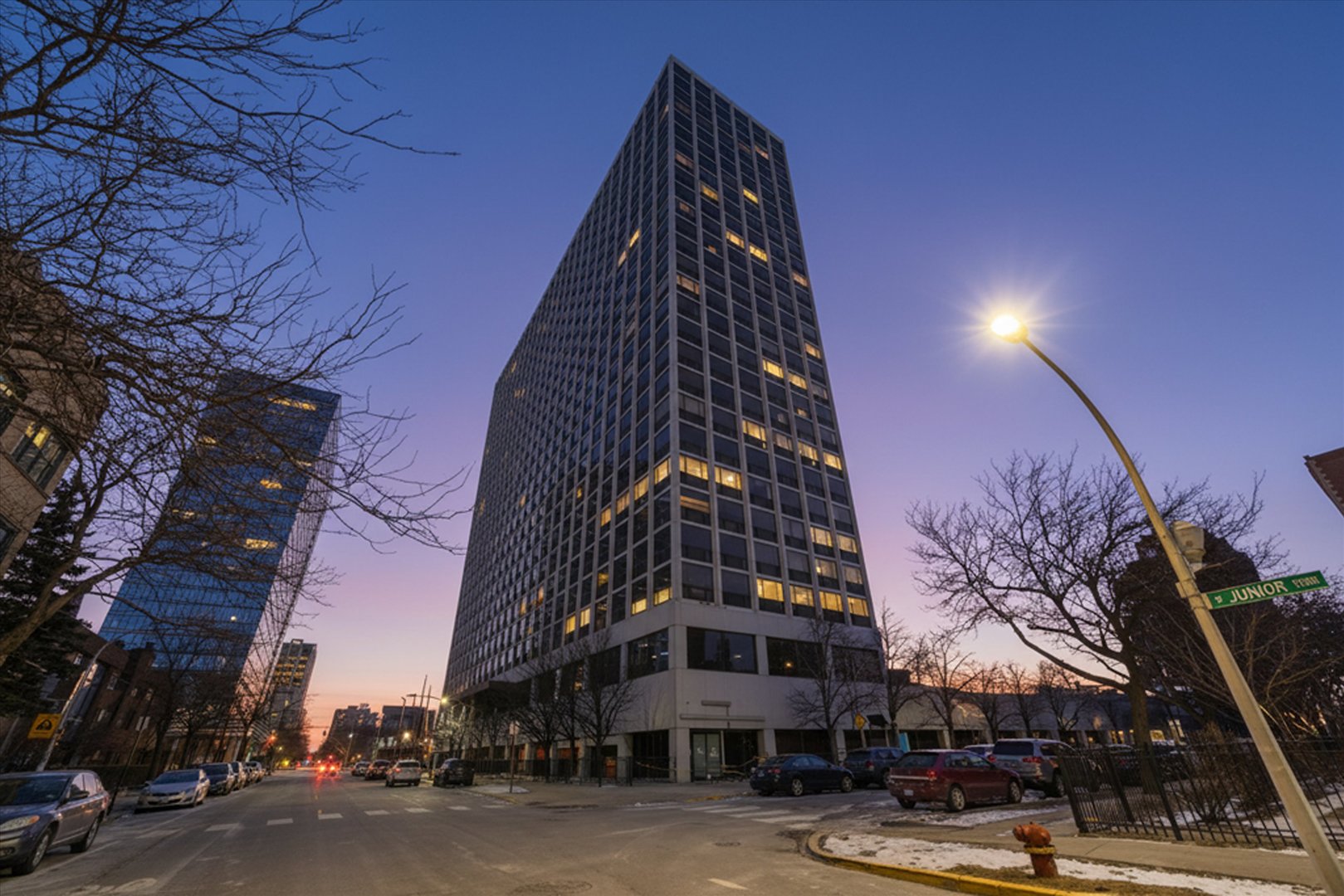 4343 N CLARENDON Avenue Unit: 613