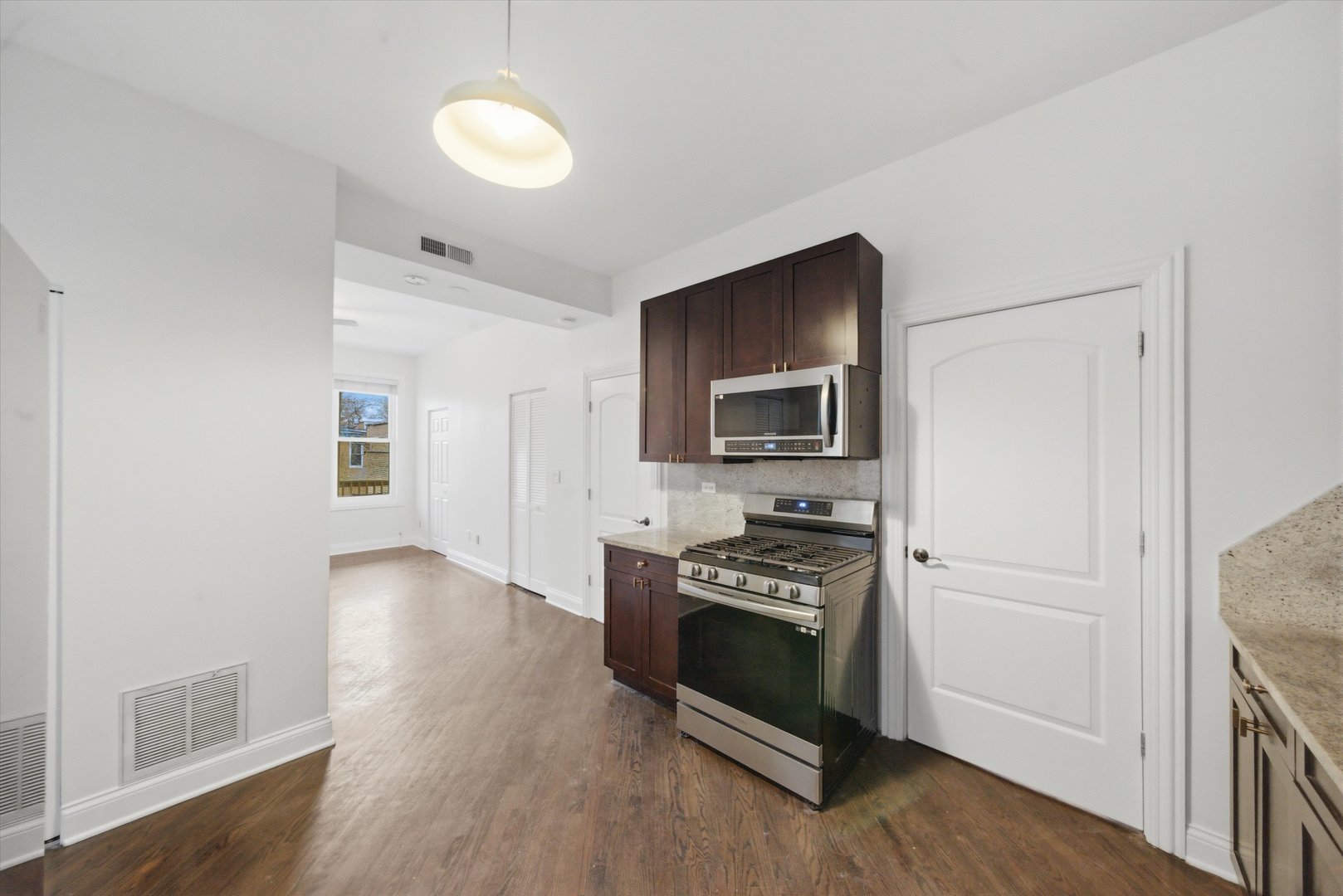 846 N WOLCOTT Avenue Unit: 2R