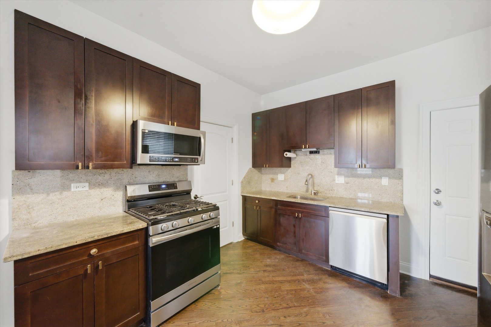 846 N WOLCOTT Avenue Unit: 2R
