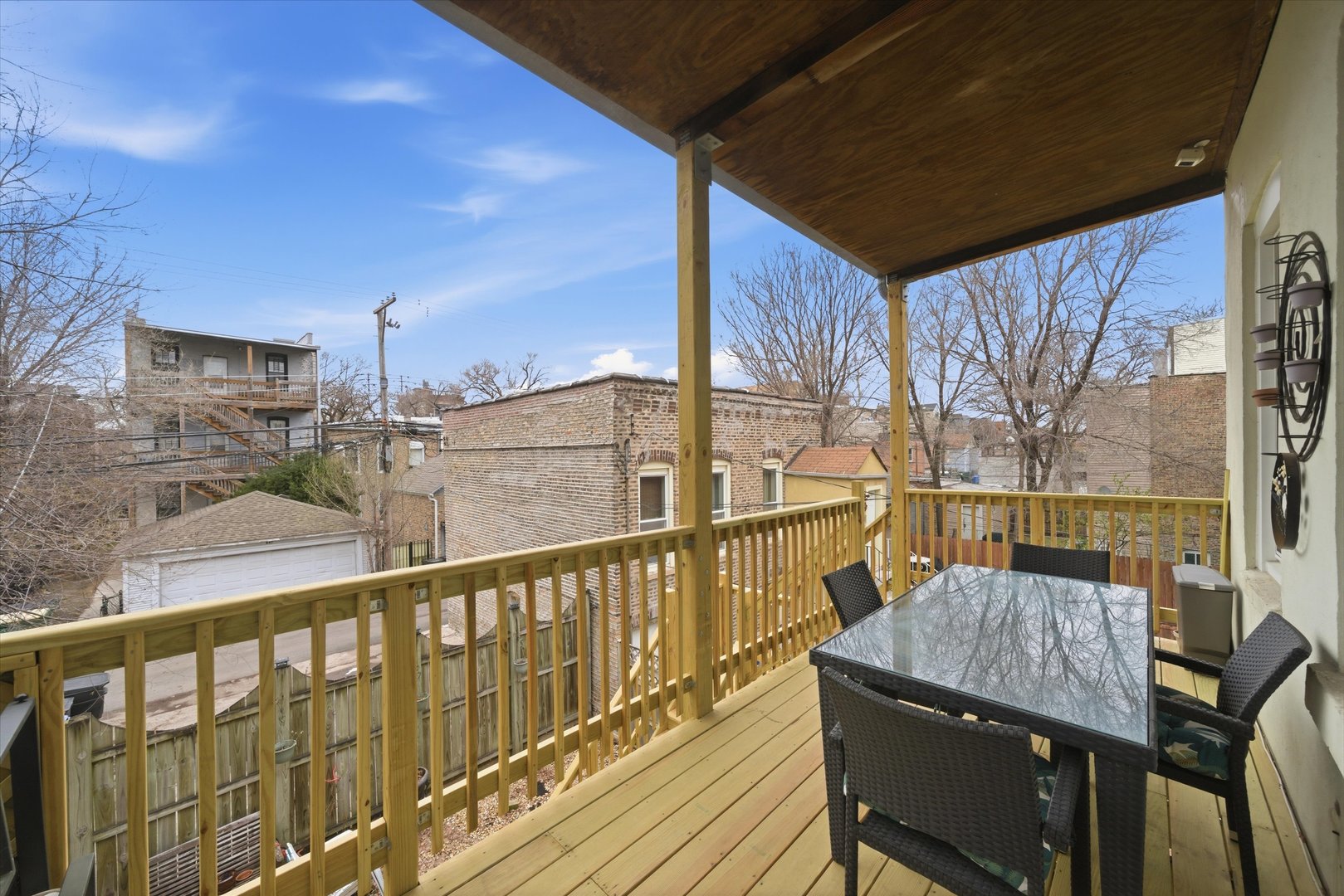 846 N WOLCOTT Avenue Unit: 2R