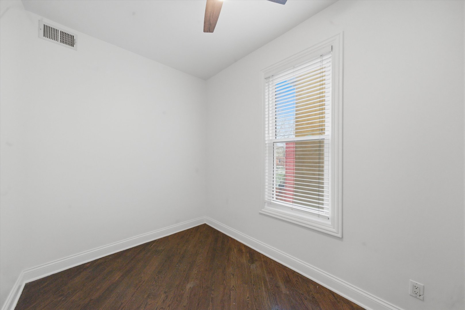 846 N WOLCOTT Avenue Unit: 2R