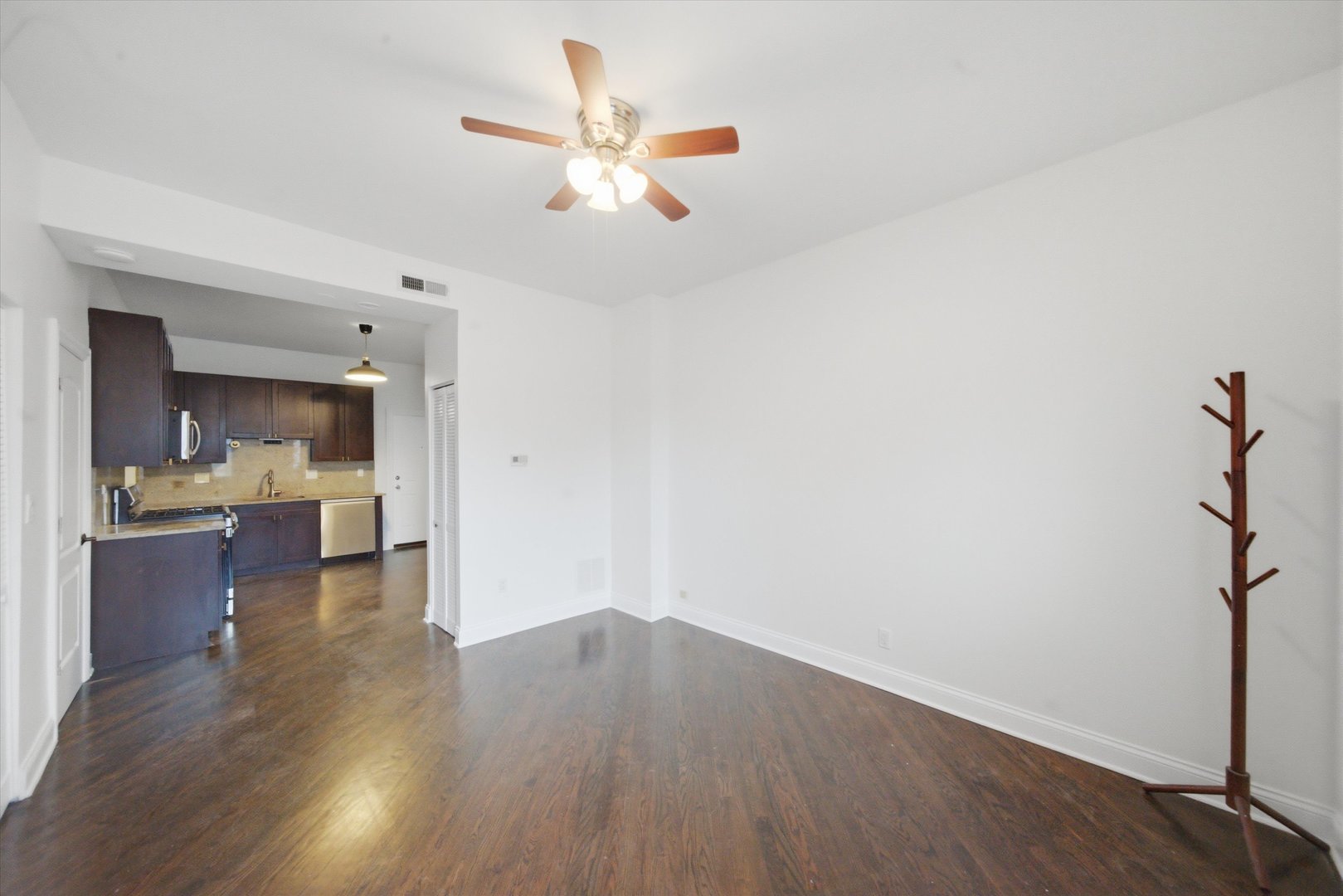846 N WOLCOTT Avenue Unit: 2R
