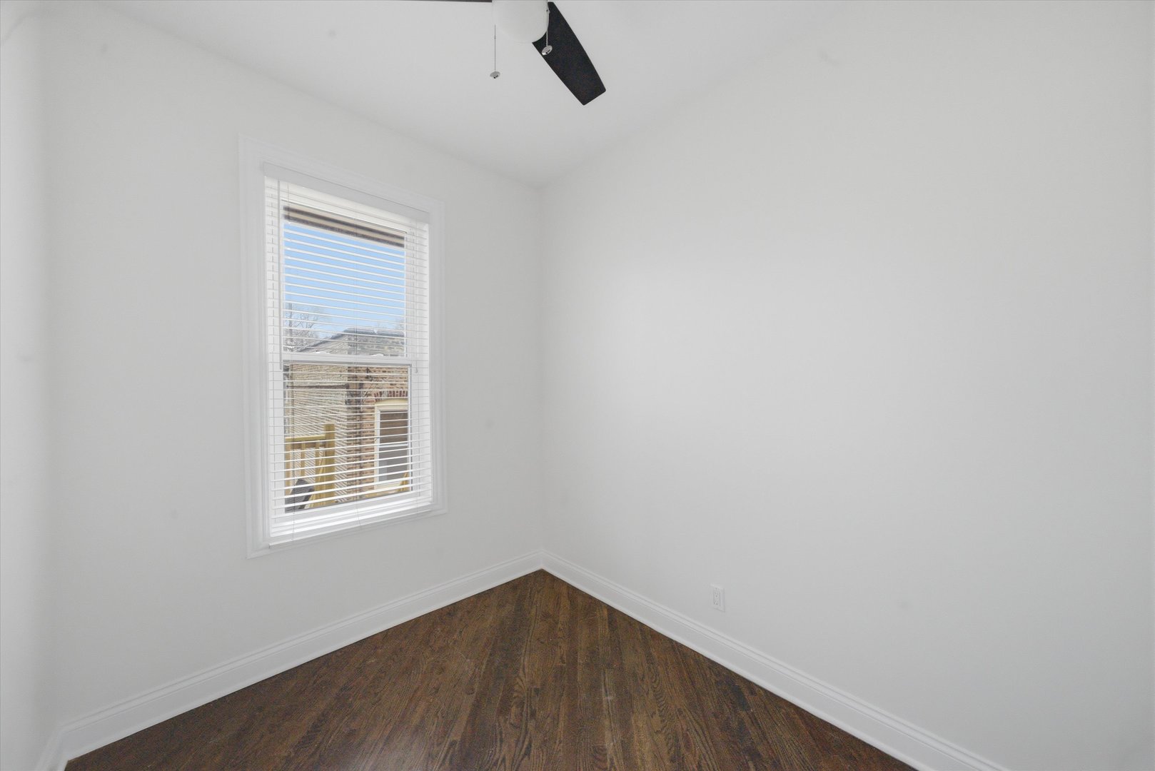 846 N WOLCOTT Avenue Unit: 2R