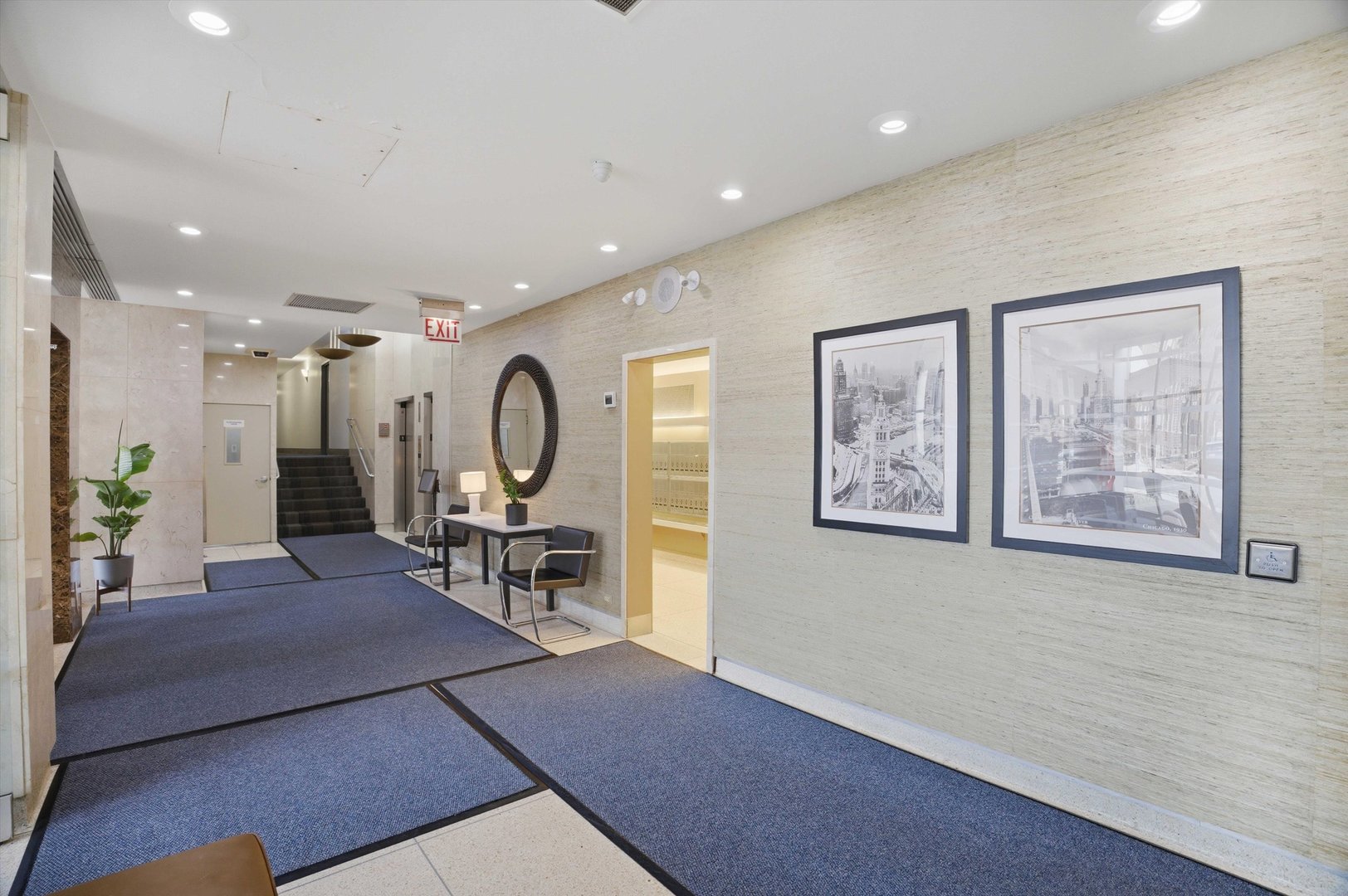 555 W Cornelia Avenue Unit: 210
