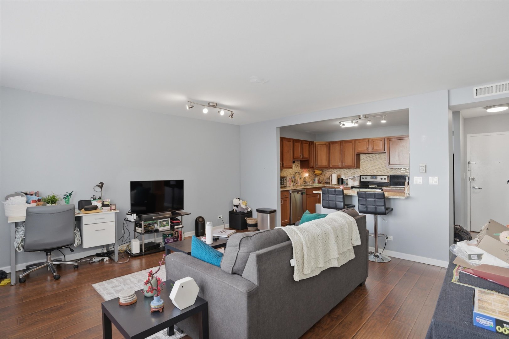 6301 N SHERIDAN Road Unit: 3M