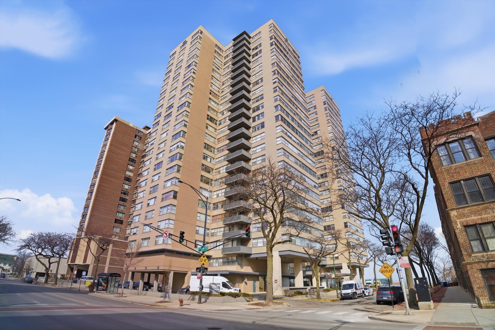 6301 N SHERIDAN Road Unit: 3M