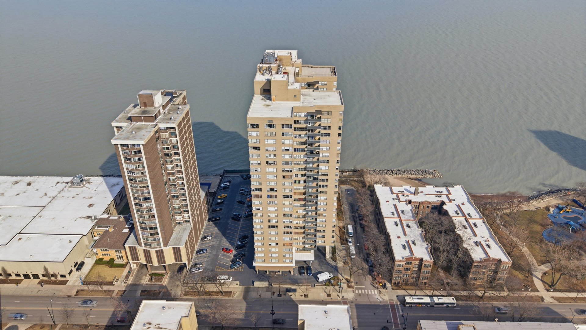 6301 N SHERIDAN Road Unit: 3M