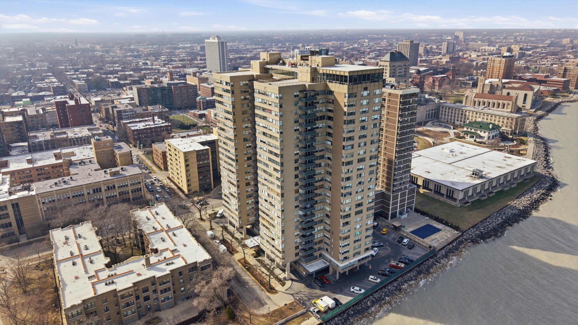 6301 N SHERIDAN Road Unit: 3M