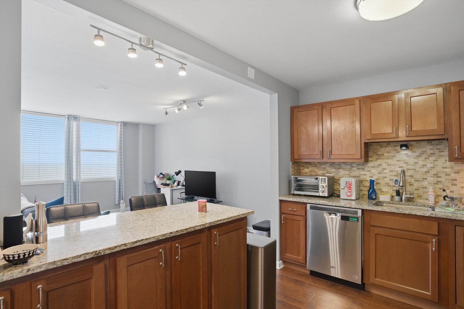 6301 N SHERIDAN Road Unit: 3M