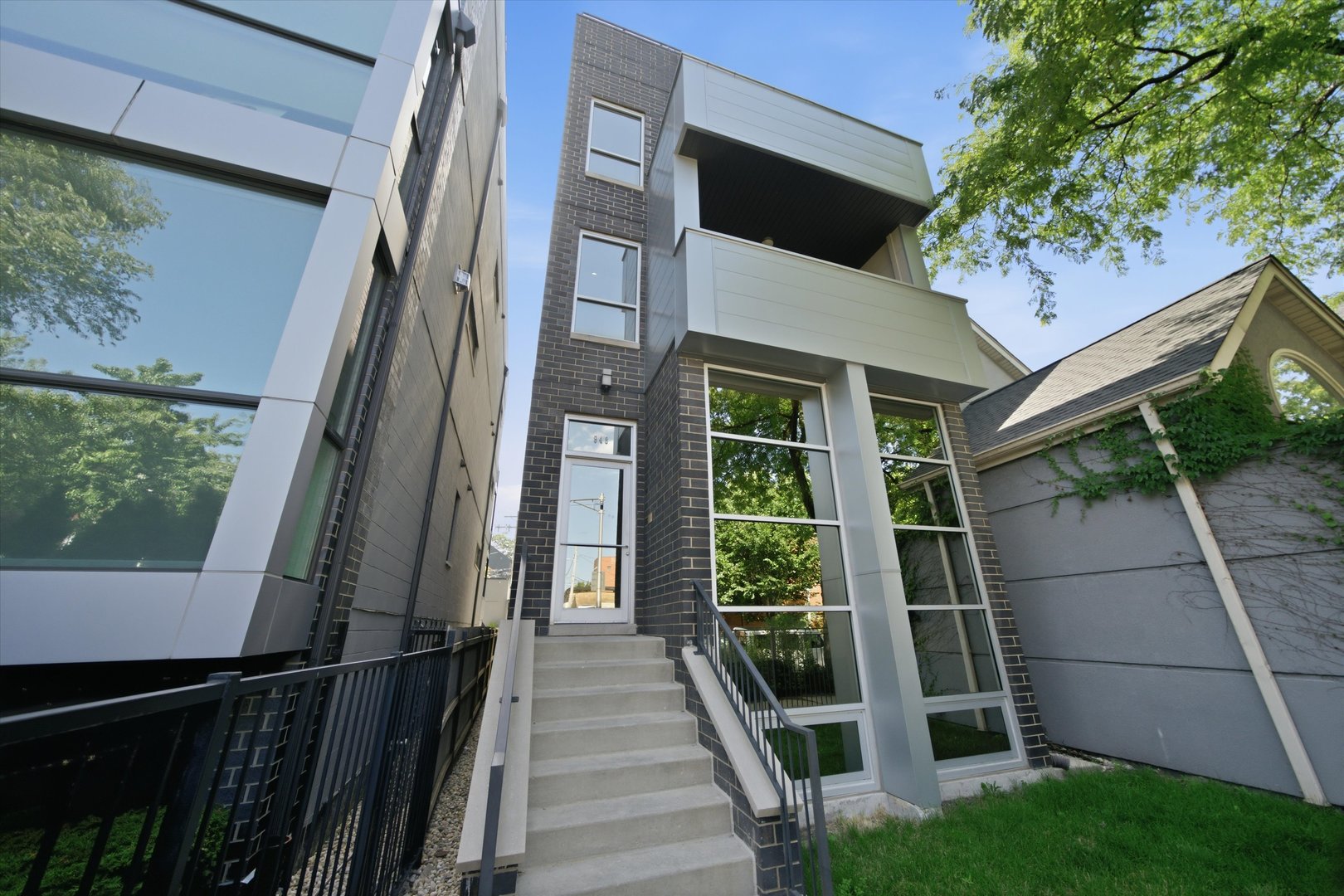 948 N Honore Street Unit: 1