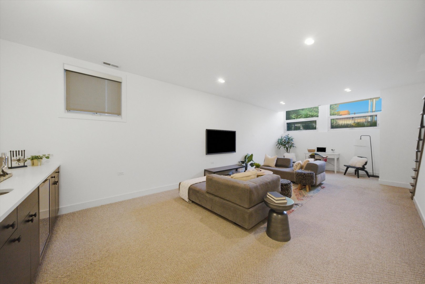 948 N Honore Street Unit: 1
