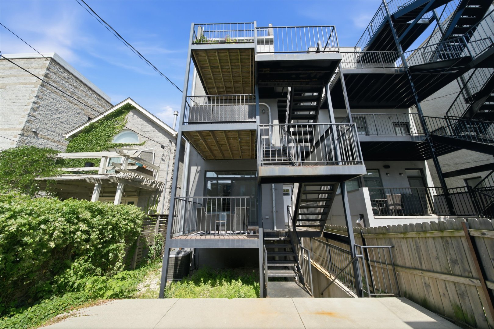 948 N Honore Street Unit: 1