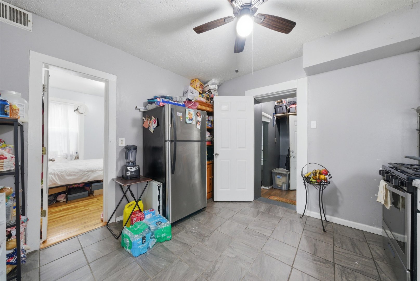 1025 N TRUMBULL Avenue