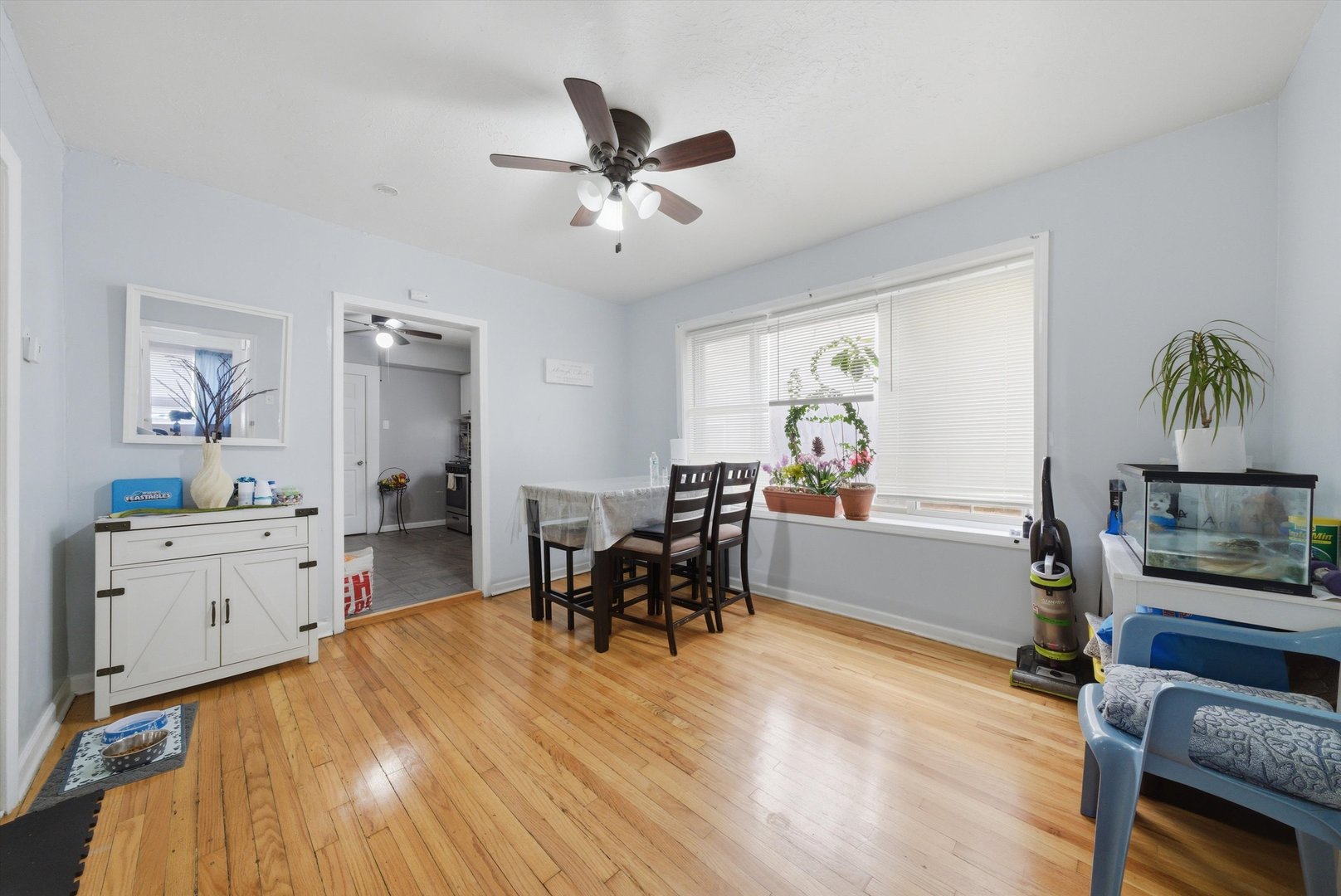 1025 N TRUMBULL Avenue