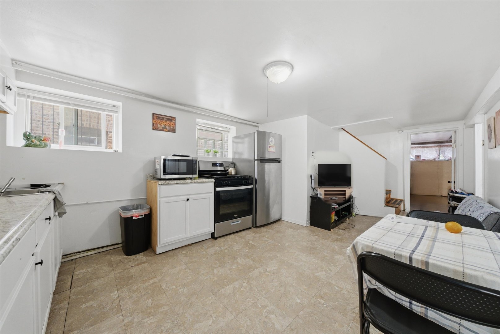 1025 N TRUMBULL Avenue