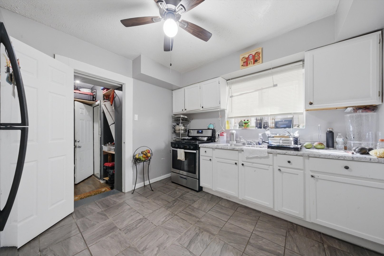 1025 N TRUMBULL Avenue