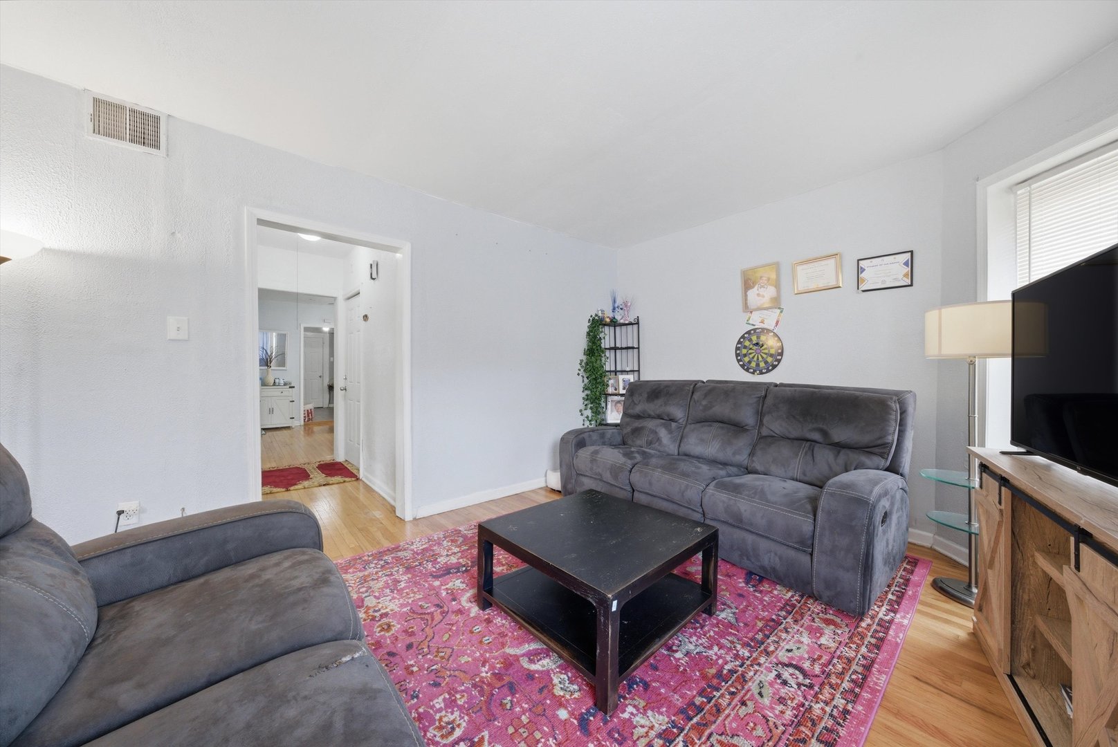 1025 N TRUMBULL Avenue