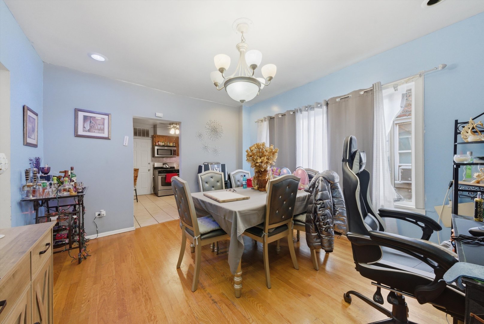 1025 N TRUMBULL Avenue