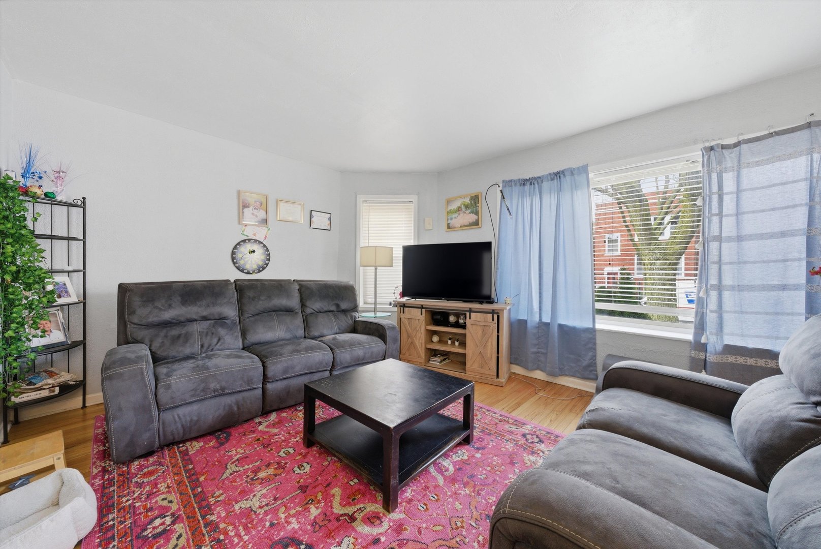 1025 N TRUMBULL Avenue