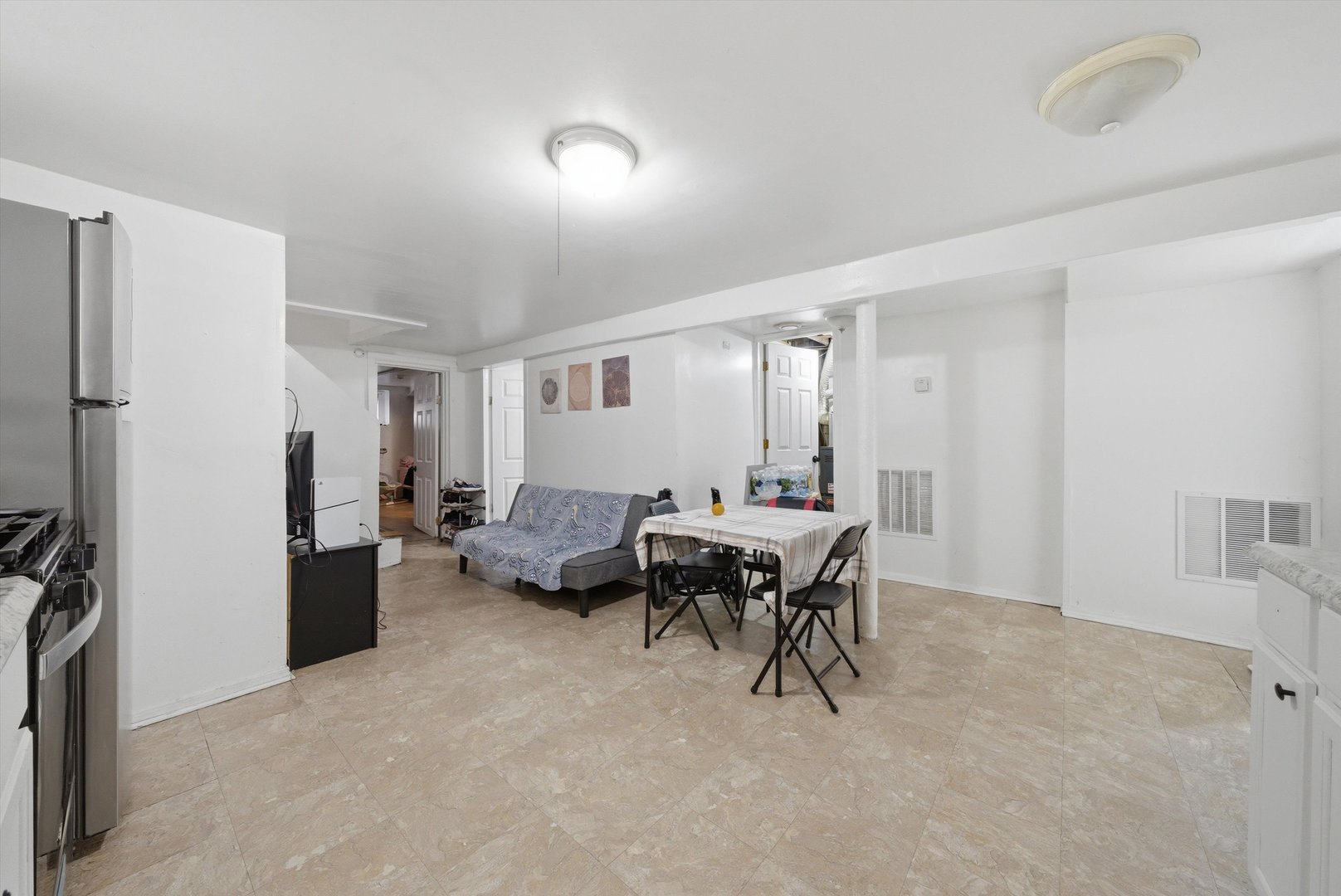 1025 N TRUMBULL Avenue