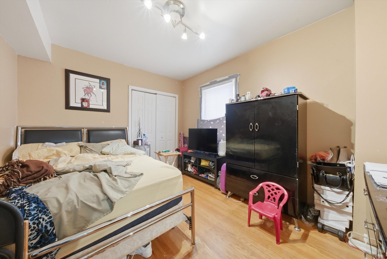 1025 N TRUMBULL Avenue