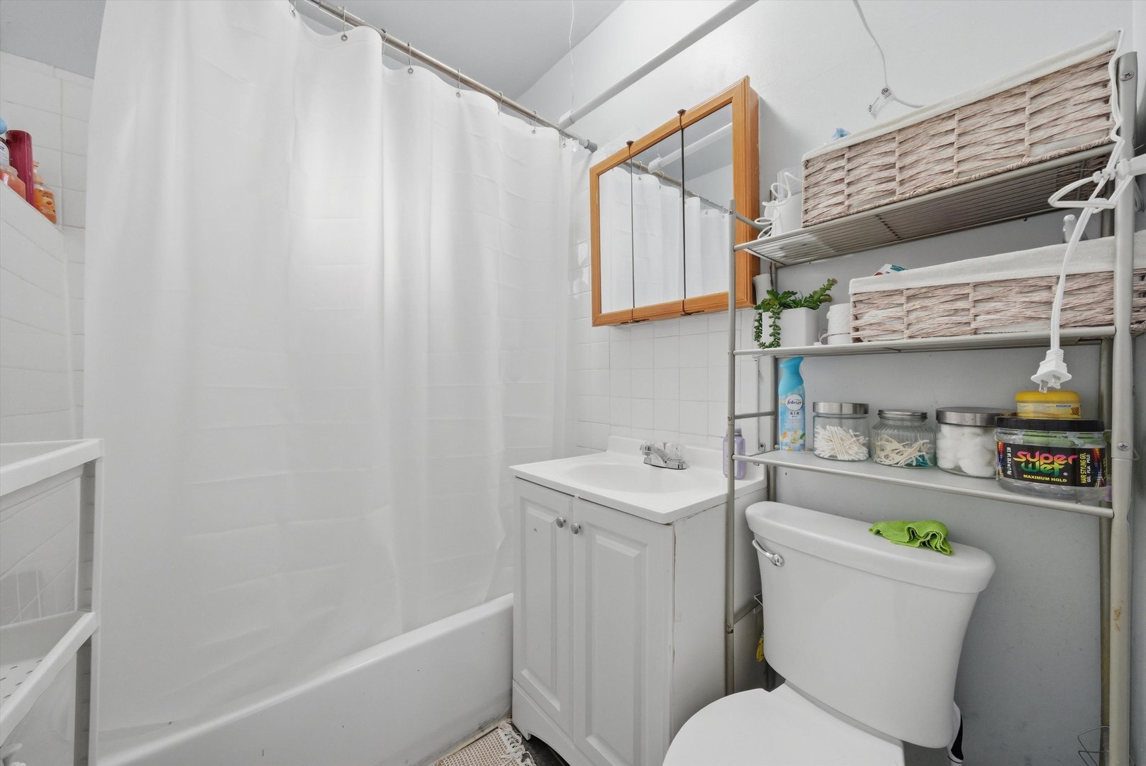 1025 N TRUMBULL Avenue