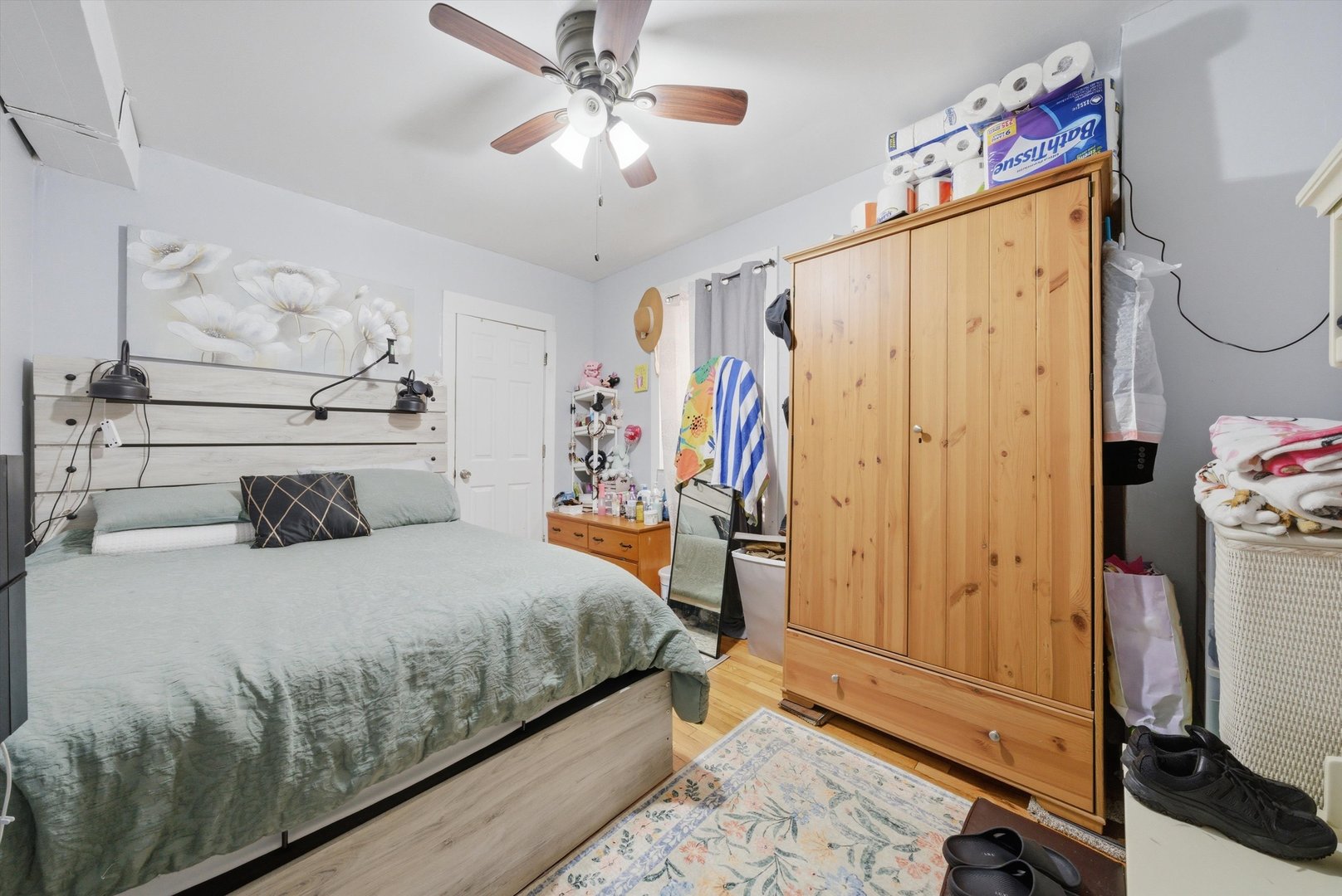 1025 N TRUMBULL Avenue