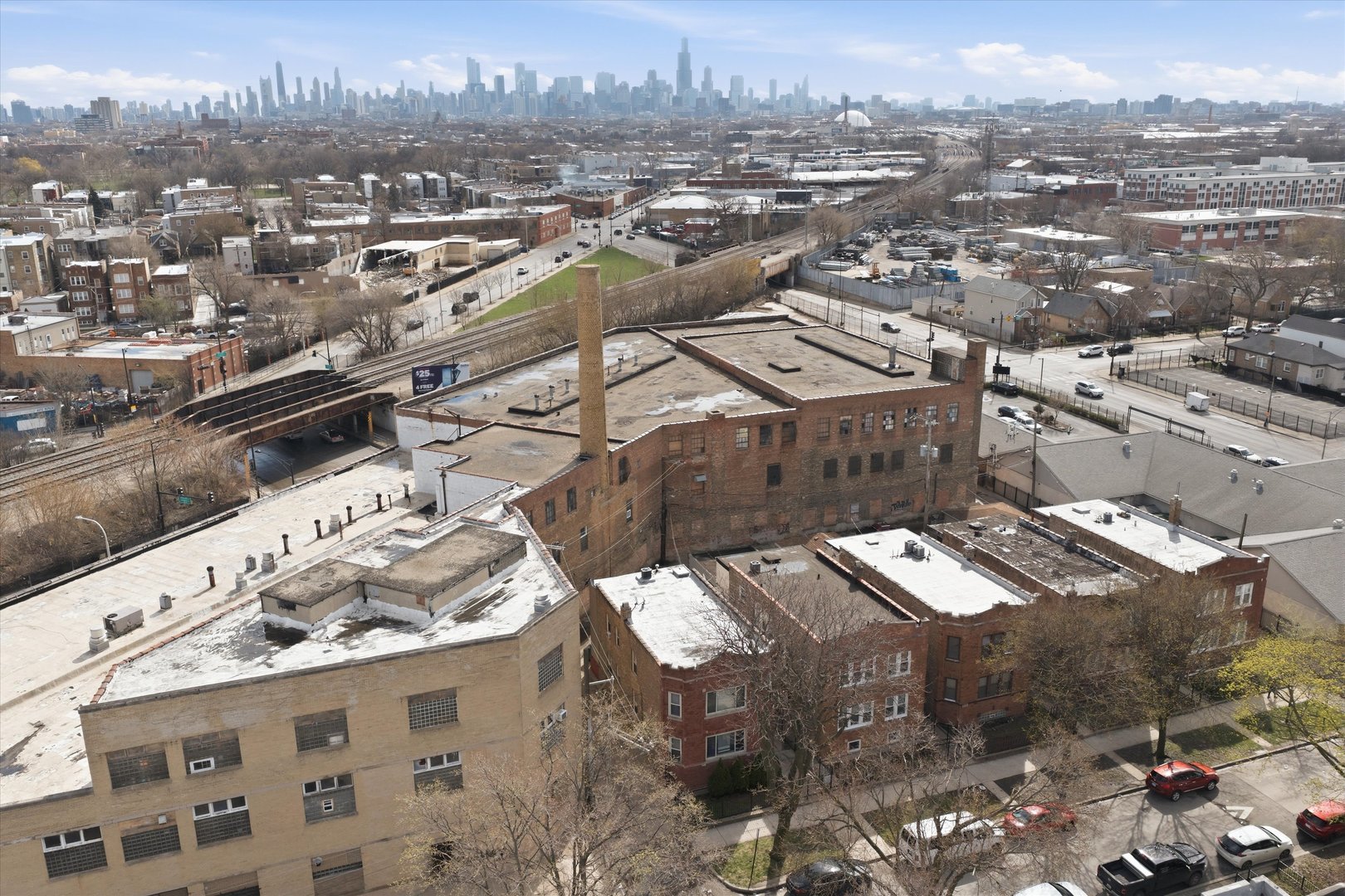 1025 N TRUMBULL Avenue