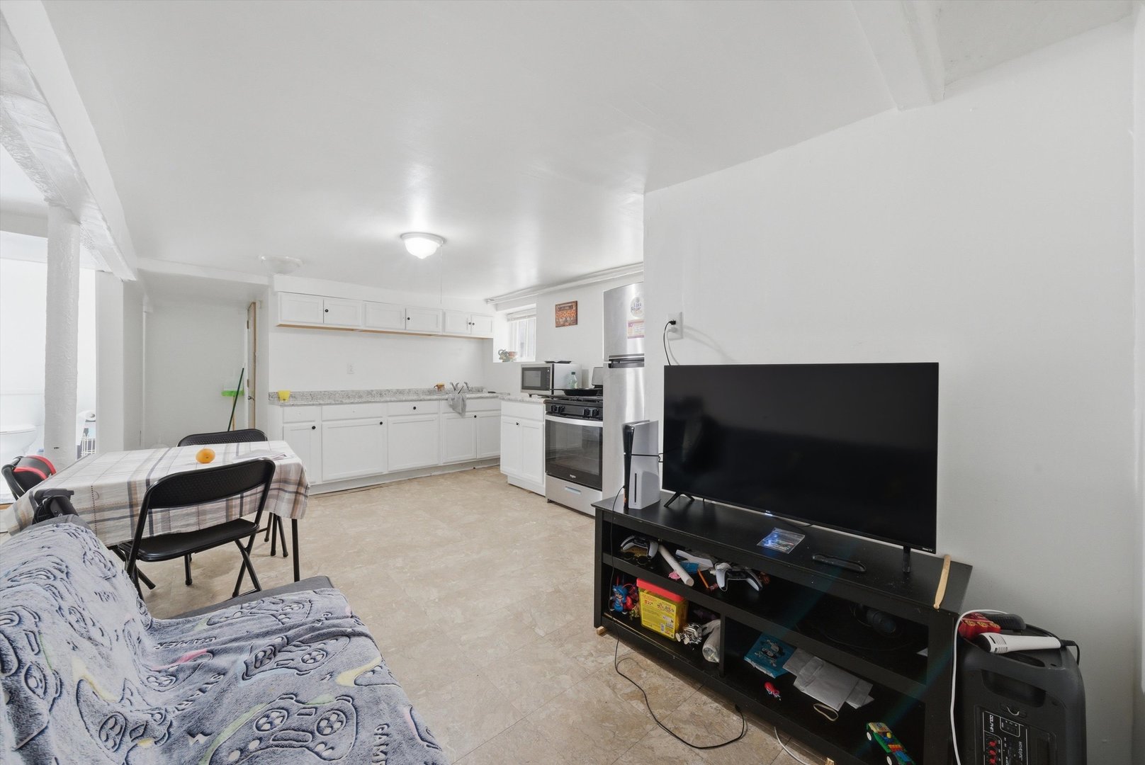 1025 N TRUMBULL Avenue