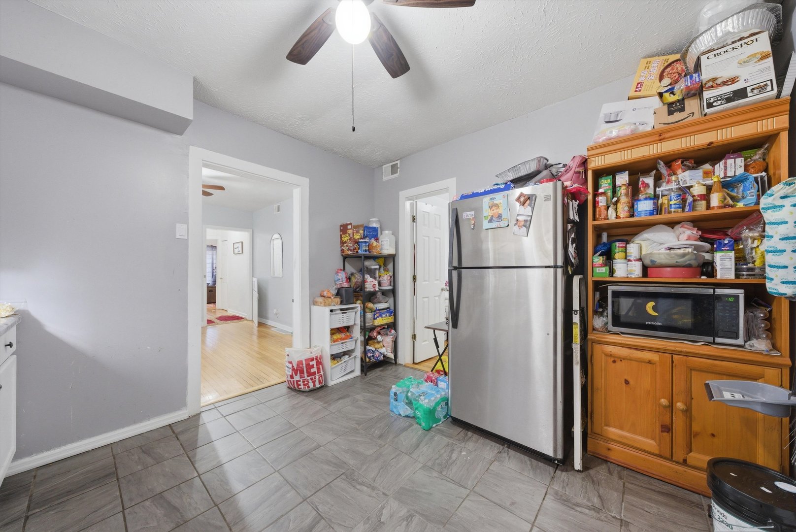 1025 N TRUMBULL Avenue