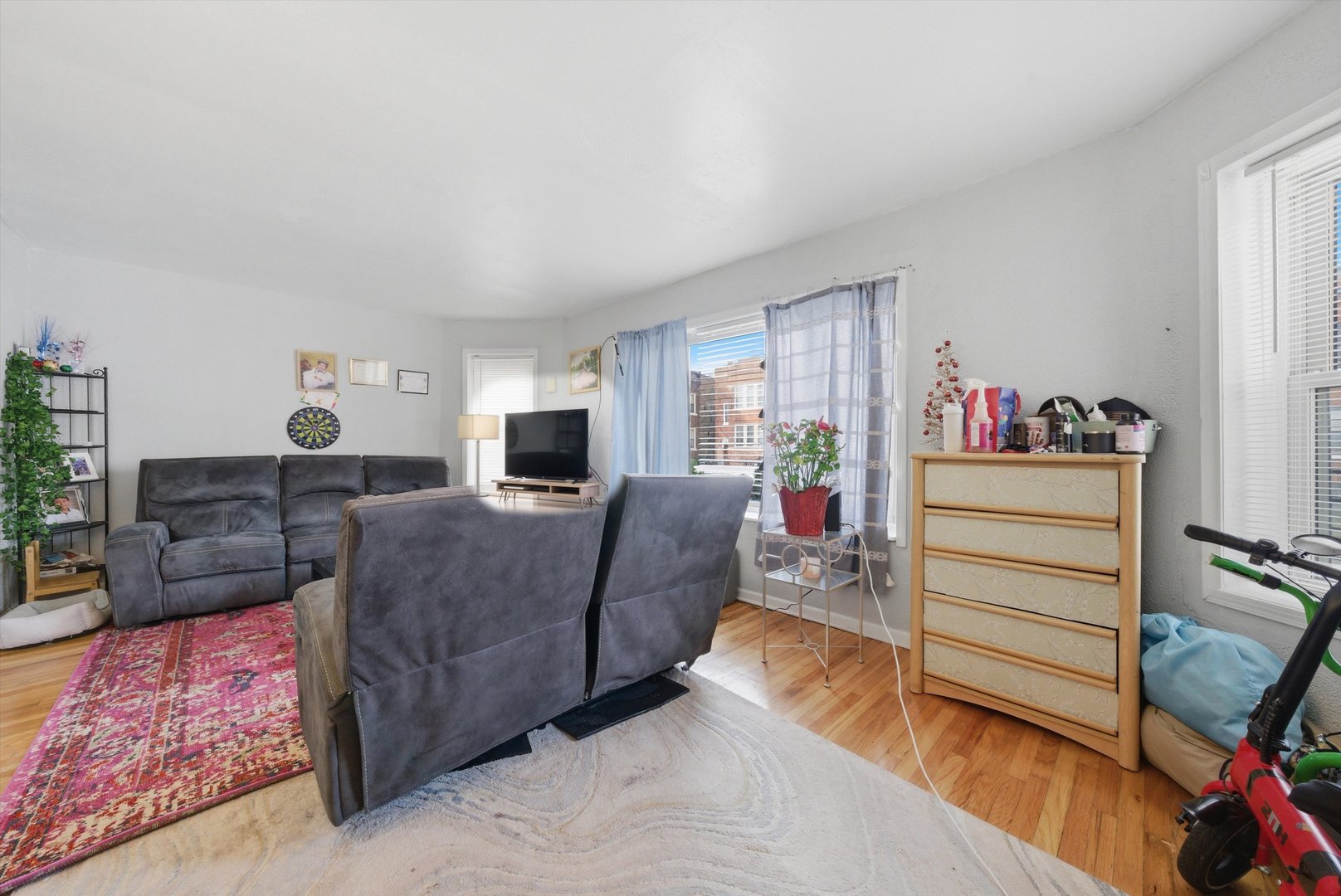 1025 N TRUMBULL Avenue