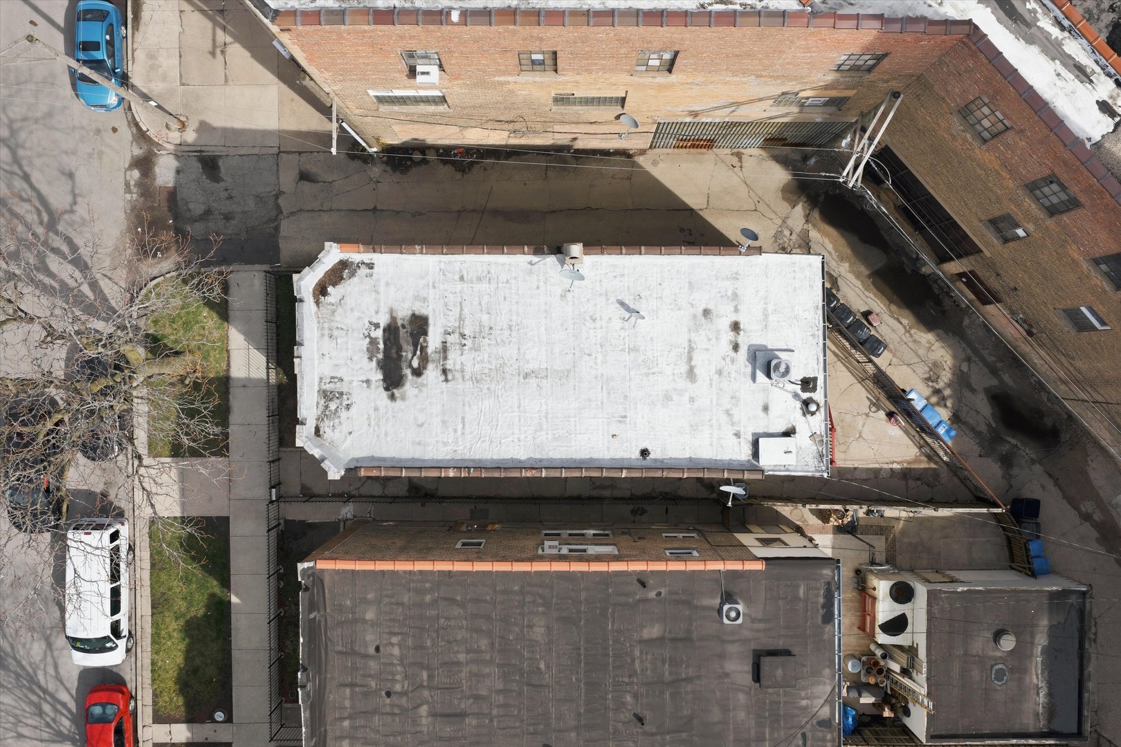 1025 N TRUMBULL Avenue