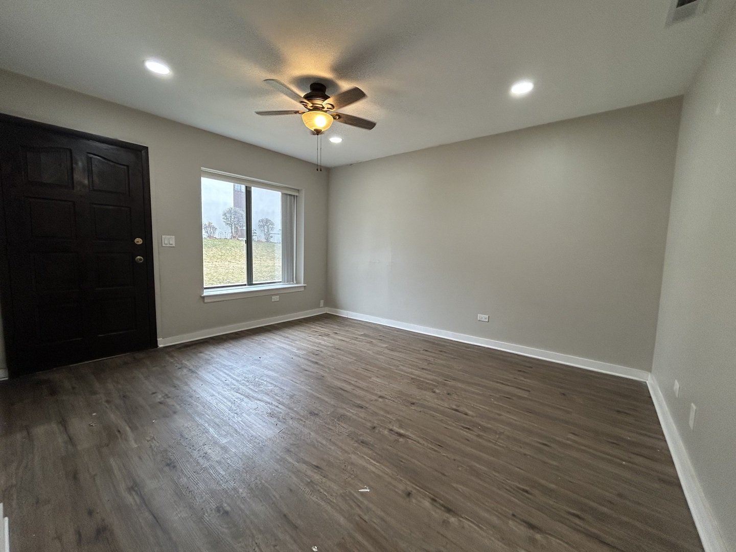 743 E Fullerton Avenue Unit: 105