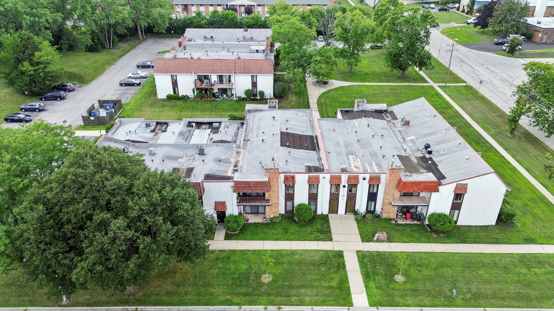 743 E Fullerton Avenue Unit: 105