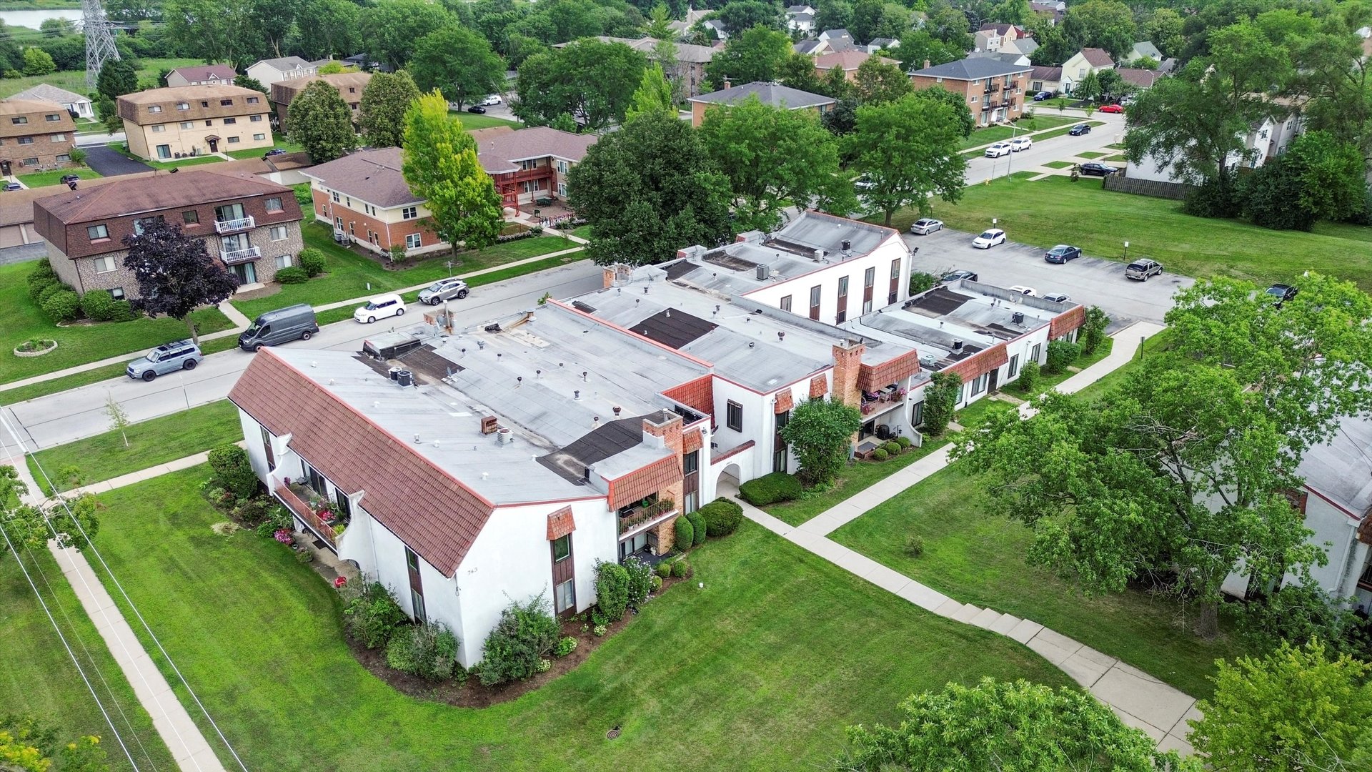 743 E Fullerton Avenue Unit: 105