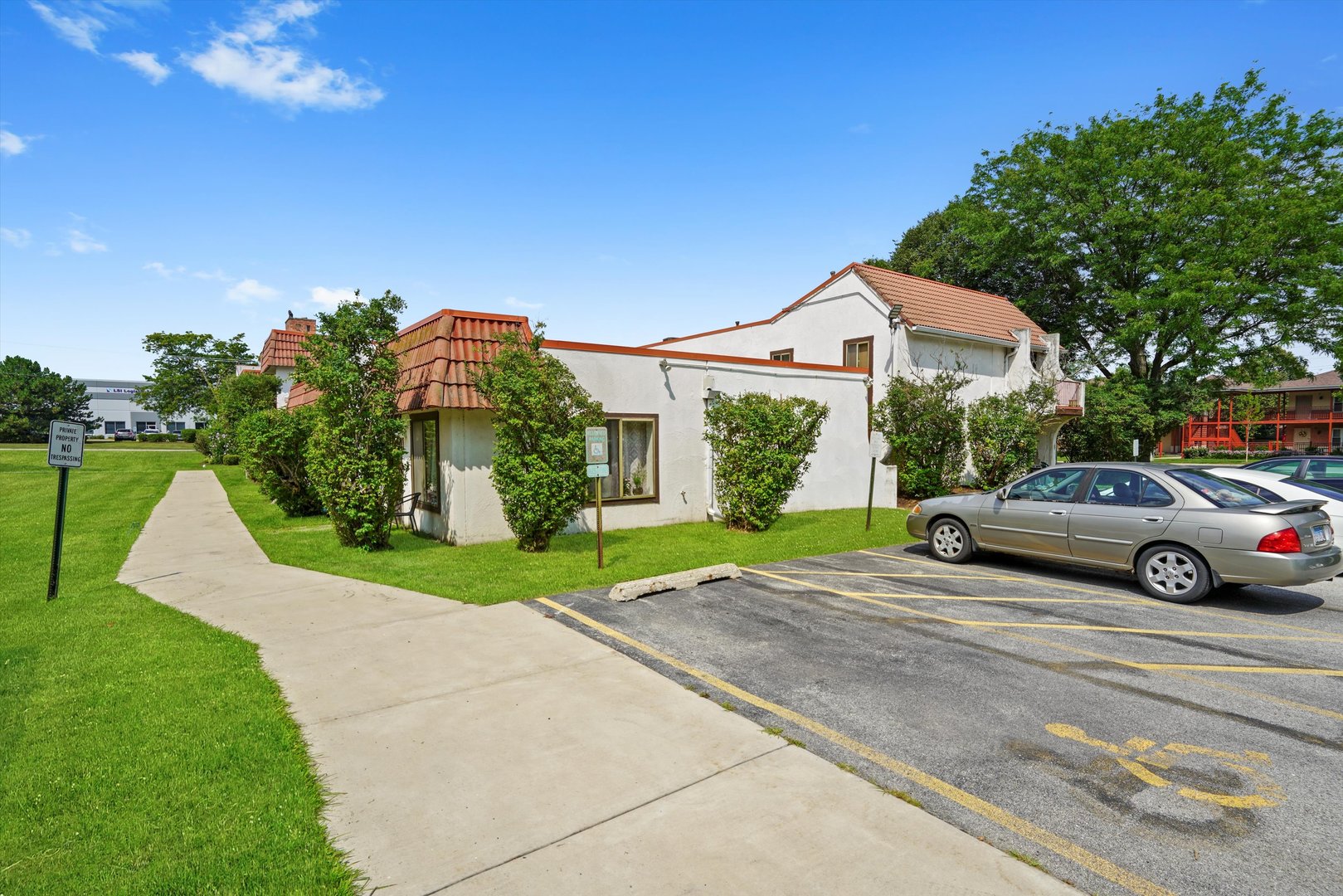 743 E Fullerton Avenue Unit: 105