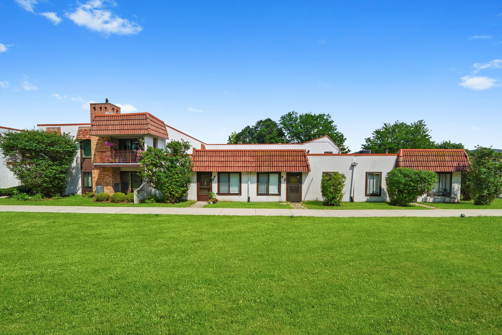 743 E Fullerton Avenue Unit: 105